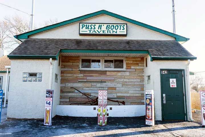 Puss 'n Boots Tavern exterior and entrance on Trenton Road - Fairless Hills PA